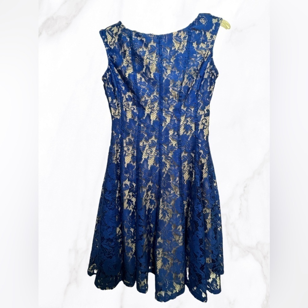 Women’s Blue Floral Lace dress Size 4 NWOT